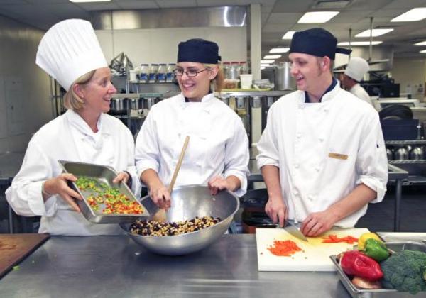 Male and female students working in a kitchen